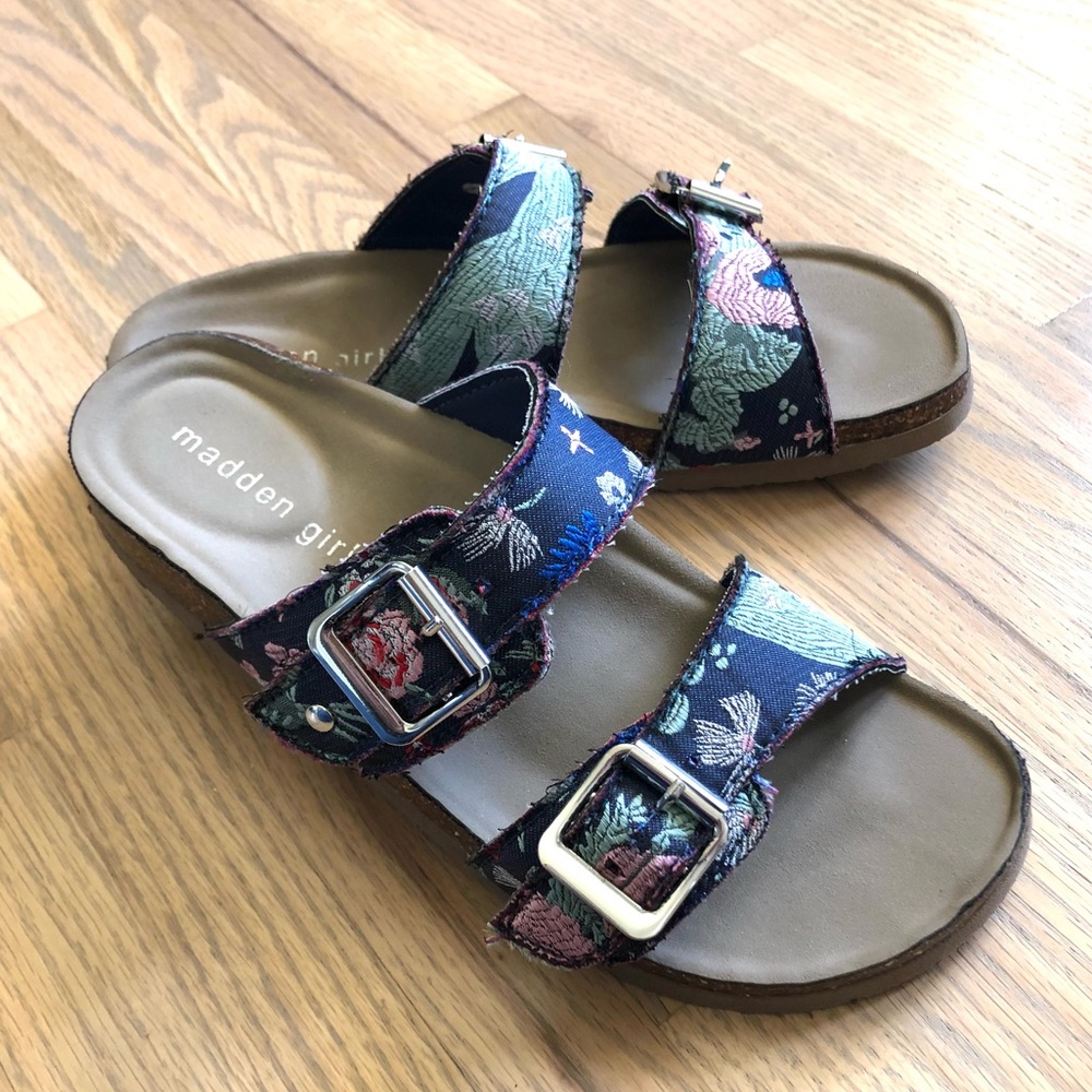 MADDEN GIRL New condition sandals size 6.5